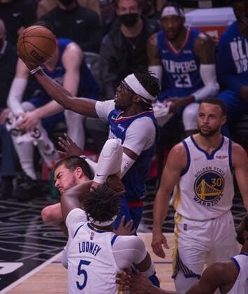 February 14, 2022, Los Angeles, California, USA: Reggie Jackson 1 of the Los Angeles Clippers shoots the ball during their NBA, Basketball Herren, USA game against the Golden State Warriors on Monday February 14, 2022 at Crypto.com Arena in Los Angeles, California. Clippers defeat Warriors, 119-104. ARIANA RUIZ PI Los Angeles USA - ZUMAp124 20220214_zaa_p124_001 Copyright: xArianaxRuizx