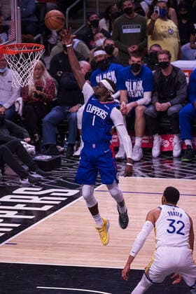 February 14, 2022, Los Angeles, California, USA: Reggie Jackson 1 of the Los Angeles Clippers scores during their NBA, Basketball Herren, USA game against the Golden State Warriors on Monday February 14, 2022 at Crypto.com Arena in Los Angeles, California. Clippers defeat Warriors, 119-104. ARIANA RUIZ PI Los Angeles USA - ZUMAp124 20220214_zaa_p124_013 Copyright: xArianaxRuizx