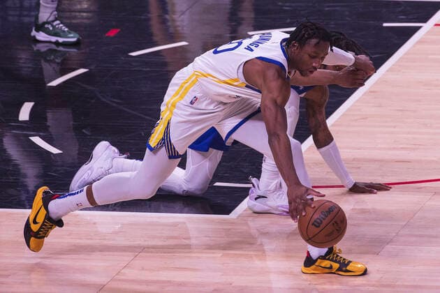 February 14, 2022, Los Angeles, California, USA: Jonathan Kuminga 00 of the Golden State Warriors runs to grab the ball during their NBA, Basketball Herren, USA game against the Los Angeles Clippers on Monday February 14, 2022 at Crypto.com Arena in Los Angeles, California. Clippers defeat Warriors, 119-104. ARIANA RUIZ PI Los Angeles USA - ZUMAp124 20220214_zaa_p124_015 Copyright: xArianaxRuizx
