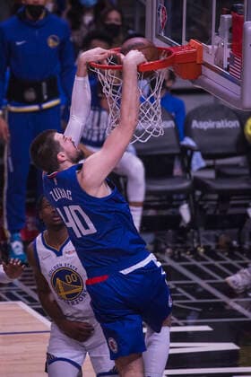 February 14, 2022, Los Angeles, California, USA: Ivica Zubac 40 of the Los Angeles Clippers scores during their NBA, Basketball Herren, USA game against the Golden State Warriors on Monday February 14, 2022 at Crypto.com Arena in Los Angeles, California. Clippers defeat Warriors, 119-104. ARIANA RUIZ PI Los Angeles USA - ZUMAp124 20220214_zaa_p124_016 Copyright: xArianaxRuizx