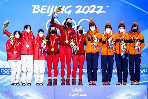 BEIJING - Dutch speed skaters Antoinette de Jong, Marijke Groenewoud, Irene Schouten and Ireen Wust of TeamNL are honored at Beijing Medal Plaza for their bronze medal in the team pursuit at the 2022 Winter Olympics in Beijing, China. ANP VINCENT JANNINK Speed skating, Eisschnelllauf - Medal Ceremony 2022 xVIxANPxSportx xxANPxIVx