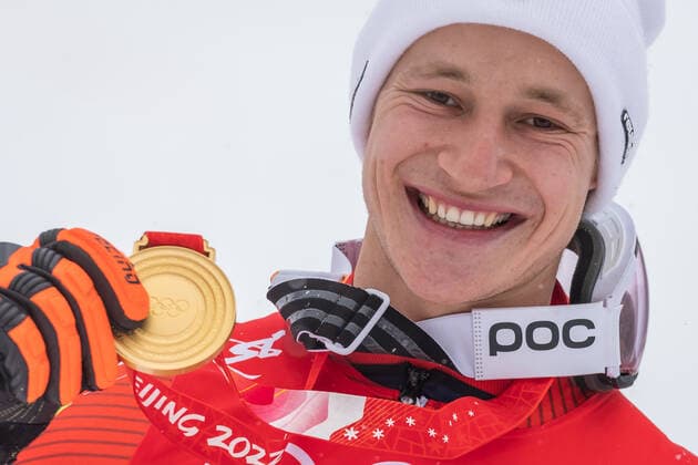 CHN, Olympische Winterspiele, Peking 2022 13.02.2022, National Alpine Ski Centre, Yanqing, CHN, Olympische Winterspiele, Peking 2022, Ski Alpin, Riesenslalom, Herren, Medaillen Zeremonie, im Bild Goldmedaillengewinner und Olympiasieger Marco Odermatt (SUI) Gold medalist and Olympic champion Marco Odermatt of Switzerland during the Medal Awards Ceremony of men s Giant Slalom Competition for the Winter Olympic Games, Olympische Spiele, Olympia, OS Beijing 2022. National Alpine Ski Centre in Yanqing, China on 2022 02 13. Yanqing China National Alpine Ski Centre *** CHN, Winter Olympics, Beijing 2022 13 02 2022, National Alpine Ski Centre, Yanqing, CHN, Winter Olympics, Beijing 2022, Alpine Skiing, Giant Slalom, Men, Medal Ceremony, in picture Gold medalist and Olympic champion Marco Odermatt SUI Gold medalist and Olympic champion Marco Odermatt of Switzerland during the Medal Awards Ceremony of men s Giant Slalom Competition for the Winter Olympic Games Beijing 2022 National Alpine Ski Centre in Yanqing, China on 2022 02 13 Yanqing China National Alpine Ski Centre