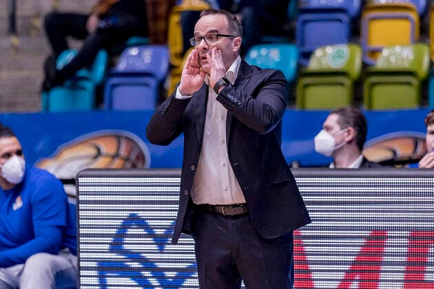 easycredit BBL, Fraport Skyliners vs. Alba Berlin, Frankfurt, Fraport Arena, 15.2.2022 Diego Ocampo (Trainer Fraport Skyliners), Fraport Skyliners vs. Alba Berlin, Frankfurt, Fraport Arena, 15.2.2022 Copyright: xBEAUTIFULxSPORTS Gawlikx
