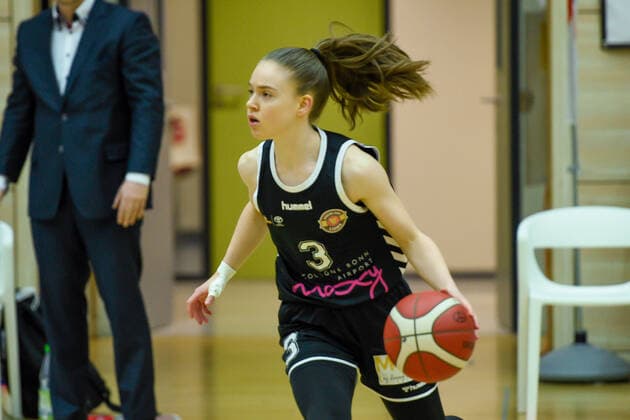 Halle, Deutschland 15. Februar 2022: 1.BBL - Damen - 2021 2022 - Gisa Lions SV Halle vs. Rheinland Lions Jienke de Leyn (Rheinland Lions) SWH.arena Sachsen Anhalt Copyright: xFotostandx xxBallaschx