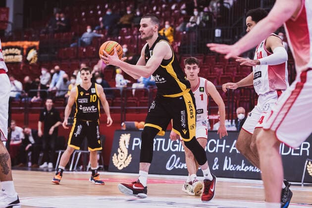 ProA: 20. Spieltag - Artland Dragons vs. Tigers Tuebingen, 15.02.2022 Daniel Keppeler (Tigers Tuebingen, 31); ProA: 20. Spieltag - Artland Dragons vs. Tigers Tuebingen am 15.02.2022 in Quakenbrueck (Artland Arena), Germany, Copyright: xBEAUTIFULxSPORTS Neddermannx