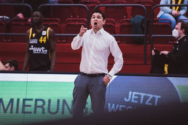 ProA: 20. Spieltag - Artland Dragons vs. Tigers Tuebingen, 15.02.2022 Daniel Jansson (Tigers Tuebingen, Head Coach); ProA: 20. Spieltag - Artland Dragons vs. Tigers Tuebingen am 15.02.2022 in Quakenbrueck (Artland Arena), Germany, Copyright: xBEAUTIFULxSPORTS Neddermannx