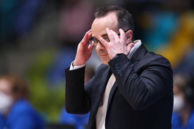 Fraport Skyliners - Alba Berlin, easyCredit-BBL Head Coach Diego Ocampo (Fraport Skyliners). Basketball-Spiel der easyCredit BBL zwischen den Fraport Skyliners und Alba Berlin am 15. Februar 2022 in der Ballsporthalle in Frankfurt am Main., Frankfurt am Main Hessen Deutschland Ballsporthalle