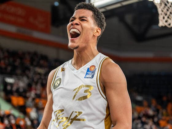 Brandon Tischler (Basketball Loewen Braunschweig, 13) jubelt nach seinem Dunking, Ratiopharm Ulm vs. Basketball Loewen Braunschweig, Basketball, Maenner, 1. Bundesliga, 15.02.2022 EIBNER Michael Schmidt Ratiopharm Ulm vs. Basketball Loewen Braunschweig, Basketball, Maenner, 1. Bundesliga, 15.02.2022 Neu-Ulm Copyright: xEIBNER MichaelxSchmidtx EP_MST