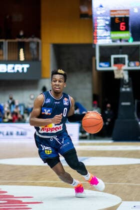 TJ Shorts (HAKRO Merlins Crailsheim) am Ball, HAKRO Merlins Crailsheim vs. Jobstairs Gießen 46ers, Basketball BBL Bundesliga, 22. Spieltag, 15.02.2022, Spielzeit 2021 2022 HAKRO Merlins Crailsheim vs. Jobstairs Gießen 46ers, Basketball BBL Bundesliga, 22. Spieltag, 15.02.2022, Spielzeit 2021 2022 Copyright: xEibner Memmlerx EP_MMR