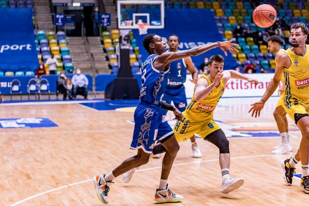easycredit BBL, Fraport Skyliners vs. Alba Berlin, Frankfurt, Fraport Arena, 15.2.2022 Brancou Badio (Fraport Skyliners 8), Fraport Skyliners vs. Alba Berlin, Frankfurt, Fraport Arena, 15.2.2022 Copyright: xBEAUTIFULxSPORTS Gawlikx