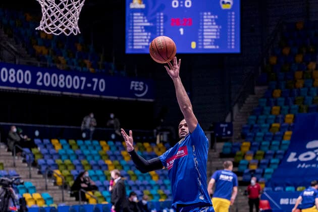 easycredit BBL, Fraport Skyliners vs. Alba Berlin, Frankfurt, Fraport Arena, 15.2.2022 Rasheed Moore (Fraport Skyliners 20), Fraport Skyliners vs. Alba Berlin, Frankfurt, Fraport Arena, 15.2.2022 Copyright: xBEAUTIFULxSPORTS Gawlikx
