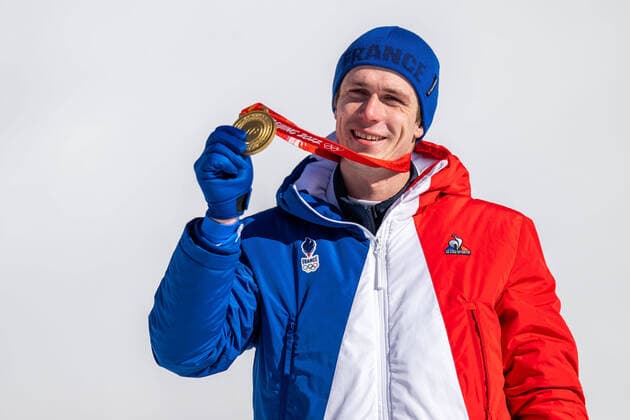 Bilder des Jahres 2022, Sport 02 Februar Sport Themen der Woche KW 07 Sport Bilder des Tages 220216 Clement Noel of France celebrates with his gold medal after men?s alpine skiing slalom during day 12 of the 2022 Winter Olympics on February 16, 2022 in Beijing. Photo: Maxim Thore BILDBYRAN kod MT MT0325 alpint alpine Olympic Games, Olympische Spiele, Olympia, OS olympics winter olympics os ol olympiska spel vinter-os olympiske leker peking peking 2022 beijing 2022 beijing 2022 olympic games beijing 2022 winter olympic games peking-os beijing-ol vinter-ol 12 bbeng guld gull Jubel *** 220216 Clement Noel of France celebrates with his gold medal after mens alpine skiing slalom during day 12 of the 2022 Winter Olympics on February 16, 2022 in Beijing Photo Maxim Thore IMAGE CODE MT MT0325 alpine alpine olympic games olympics winter olympics os ol olympiska spel Winter Olympics Beijing Beijing Beijing 2022 Beijing 2022 Beijing 2022 Olympic Games Beijing 2022 Winter Olympic Games Beijing Os Beijing ol Winter ol 12 bbeng gold gold Cheers,  Copyright: MAXIMxTHORE BB220216MT070