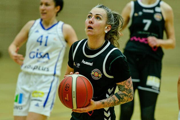 Halle, Deutschland 15. Februar 2022: 1.BBL - Damen - 2021 2022 - Gisa Lions SV Halle vs. Rheinland Lions Joyce Cousseins-Smith (Rheinland Lions) SWH.arena Sachsen Anhalt Copyright: xFotostandx xxBallaschx