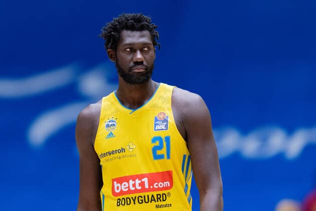Fraport Skyliners - Alba Berlin, easyCredit-BBL Christ Koumadje (Alba Berlin, 21). Basketball-Spiel der easyCredit BBL zwischen den Fraport Skyliners und Alba Berlin am 15. Februar 2022 in der Ballsporthalle in Frankfurt am Main., Frankfurt am Main Hessen Deutschland Ballsporthalle