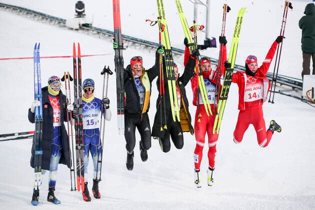 OLYMPICS - Winter Olympic Games, Olympische Spiele, Olympia, OS Beijing 2022 BEIJING,CHINA,15.FEB.22 - OLYMPICS, SNOWBOARDING - Winter Olympic Games Beijing 2022, Big Air, ladies. Image shows Jonna Sundling, Maja Dahlqvist (SWE), Katharina Hennig, Victoria Carl (GER), Yulia Stupak and Natalia Nepryaeva (ROC).  GEPAxpictures xPatrickxSteiner
