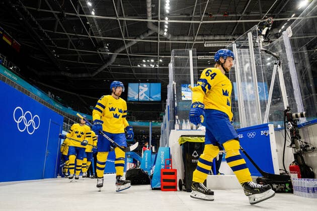 220216 Christian Folin and Jonathan Pudas of Sweden ahead of the men?s Ice hockey, Eishockey quarterfinal between Sweden and Canada during day 12 of the 2022 Winter Olympics on February 16, 2022 in Beijing. Photo: Maxim Thore BILDBYRAN kod MT MT0326 ishockey ice hockey Olympic Games, Olympische Spiele, Olympia, OS olympics winter olympics os ol olympiska spel vinter-os olympiske leker peking peking 2022 beijing 2022 beijing 2022 olympic games beijing 2022 winter olympic games peking-os beijing-ol vinter-ol 12 bbeng kvartsfinal sverige kanada Copyright: MAXIMxTHORE BB220216MT090