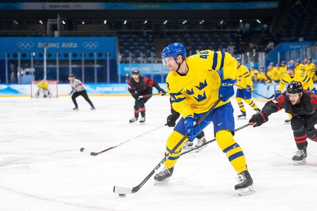 220216 Carl Klingberg of Sweden in the men?s Ice hockey, Eishockey quarterfinal between Sweden and Canada during day 12 of the 2022 Winter Olympics on February 16, 2022 in Beijing. Photo: Maxim Thore BILDBYRAN kod MT MT0326 ishockey ice hockey Olympic Games, Olympische Spiele, Olympia, OS olympics winter olympics os ol olympiska spel vinter-os olympiske leker peking peking 2022 beijing 2022 beijing 2022 olympic games beijing 2022 winter olympic games peking-os beijing-ol vinter-ol 12 bbeng kvartsfinal sverige kanada Copyright: MAXIMxTHORE BB220216MT098