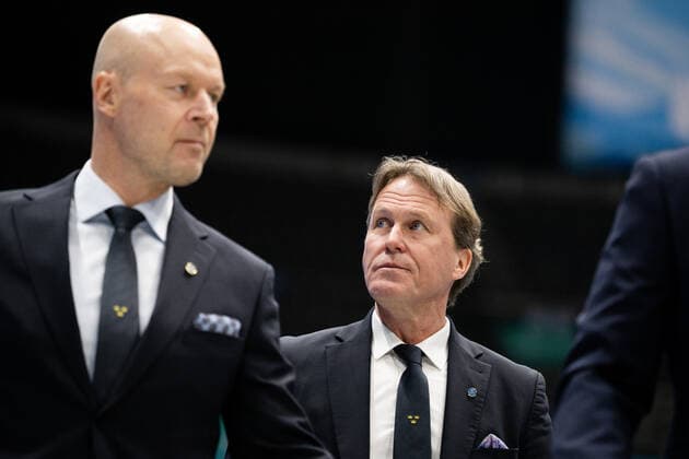 220216 Head coach Johan Garpenlöv of Sweden in the men?s Ice hockey, Eishockey quarterfinal between Sweden and Canada during day 12 of the 2022 Winter Olympics on February 16, 2022 in Beijing. Photo: Maxim Thore BILDBYRAN kod MT MT0326 ishockey ice hockey Olympic Games, Olympische Spiele, Olympia, OS olympics winter olympics os ol olympiska spel vinter-os olympiske leker peking peking 2022 beijing 2022 beijing 2022 olympic games beijing 2022 winter olympic games peking-os beijing-ol vinter-ol 12 bbeng kvartsfinal sverige kanada Copyright: MAXIMxTHORE BB220216MT099