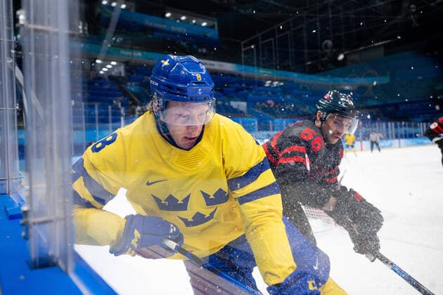 220216 Fredrik Olofsson of Sweden and Maxim Noreau of Canada in the men?s Ice hockey, Eishockey quarterfinal between Sweden and Canada during day 12 of the 2022 Winter Olympics on February 16, 2022 in Beijing. Photo: Maxim Thore BILDBYRAN kod MT MT0326 ishockey ice hockey Olympic Games, Olympische Spiele, Olympia, OS olympics winter olympics os ol olympiska spel vinter-os olympiske leker peking peking 2022 beijing 2022 beijing 2022 olympic games beijing 2022 winter olympic games peking-os beijing-ol vinter-ol 12 bbeng kvartsfinal sverige kanada Copyright: MAXIMxTHORE BB220216MT108