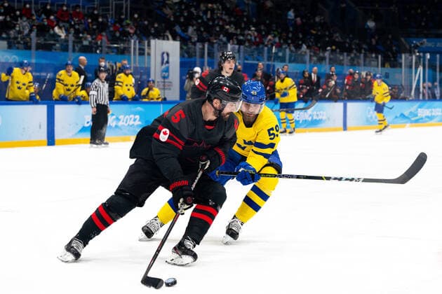 220216 Morgan Ellis of Canada and Linus Johansson of Sweden in the men?s Ice hockey, Eishockey quarterfinal between Sweden and Canada during day 12 of the 2022 Winter Olympics on February 16, 2022 in Beijing. Photo: Maxim Thore BILDBYRAN kod MT MT0326 ishockey ice hockey Olympic Games, Olympische Spiele, Olympia, OS olympics winter olympics os ol olympiska spel vinter-os olympiske leker peking peking 2022 beijing 2022 beijing 2022 olympic games beijing 2022 winter olympic games peking-os beijing-ol vinter-ol 12 bbeng kvartsfinal sverige kanada Copyright: MAXIMxTHORE BB220216MT133