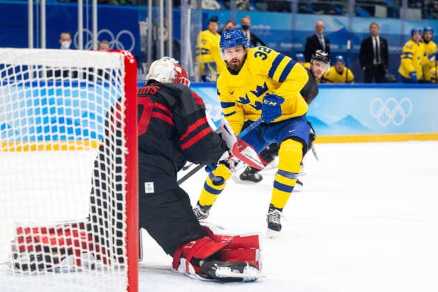 220216 Lukas Bengtsson of Sweden in the men?s Ice hockey, Eishockey quarterfinal between Sweden and Canada during day 12 of the 2022 Winter Olympics on February 16, 2022 in Beijing. Photo: Maxim Thore BILDBYRAN kod MT MT0326 ishockey ice hockey Olympic Games, Olympische Spiele, Olympia, OS olympics winter olympics os ol olympiska spel vinter-os olympiske leker peking peking 2022 beijing 2022 beijing 2022 olympic games beijing 2022 winter olympic games peking-os beijing-ol vinter-ol 12 bbeng kvartsfinal sverige kanada Copyright: MAXIMxTHORE BB220216MT135