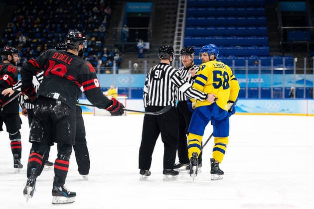 220216 Eric O dell of Canada and Anton Lander of Sweden in the men?s Ice hockey, Eishockey quarterfinal between Sweden and Canada during day 12 of the 2022 Winter Olympics on February 16, 2022 in Beijing. Photo: Maxim Thore BILDBYRAN kod MT MT0326 ishockey ice hockey Olympic Games, Olympische Spiele, Olympia, OS olympics winter olympics os ol olympiska spel vinter-os olympiske leker peking peking 2022 beijing 2022 beijing 2022 olympic games beijing 2022 winter olympic games peking-os beijing-ol vinter-ol 12 bbeng kvartsfinal sverige kanada Copyright: MAXIMxTHORE BB220216MT138