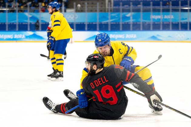 220216 Eric O dell of Canada and Anton Lander of Sweden in the men?s Ice hockey, Eishockey quarterfinal between Sweden and Canada during day 12 of the 2022 Winter Olympics on February 16, 2022 in Beijing. Photo: Maxim Thore BILDBYRAN kod MT MT0326 ishockey ice hockey Olympic Games, Olympische Spiele, Olympia, OS olympics winter olympics os ol olympiska spel vinter-os olympiske leker peking peking 2022 beijing 2022 beijing 2022 olympic games beijing 2022 winter olympic games peking-os beijing-ol vinter-ol 12 bbeng kvartsfinal sverige kanada Copyright: MAXIMxTHORE BB220216MT139