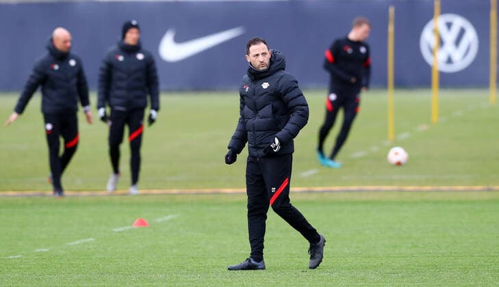 Europa League RB Leipzig - Training 16.12.2022 Leipzig, 16.02.2022, RBL Trainingszentrum, Europa League , RB Leipzig Abschlusstraining am Vortag von RBL v. Real San Sebastian , Im Bild: Trainer Domenico Tedesco (RB Leipzig) ,