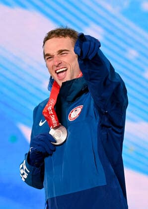BEIJING 2022, Ski Freestyle, Slopestyle Männer, Siegerehrung (220216) -- ZHANGJIAKOU, Feb. 16, 2022 -- Silver medalist Nicholas Goepper of the United States poses during the awarding ceremony of freestyle skiing men s freeski slopestyle at Zhangjiakou Medals Plaza of the Winter Olympics in Zhangjiakou, north China s Hebei Province, Feb. 16, 2022. ) (BEIJING2022)CHINA-ZHANGJIAKOU-OLYMPIC Winter games, Winterspiele,Spiele, Summer games AWARDING CEREMONY-FREESTYLE SKIING (CN) FengxKaihua
