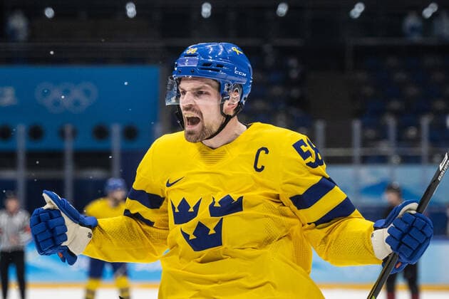 220216 Anton Lander of Sweden celebrates after scoring the 2-0 goal in the men?s Ice hockey, Eishockey quarterfinal between Sweden and Canada during day 12 of the 2022 Winter Olympics on February 16, 2022 in Beijing. Photo: Maxim ThorÃ BILDBYRAN kod MT MT0326 ishockey ice hockey Olympic Games, Olympische Spiele, Olympia, OS olympics winter olympics os ol olympiska spel vinter-os olympiske leker peking peking 2022 beijing 2022 beijing 2022 olympic games beijing 2022 winter olympic games peking-os beijing-ol vinter-ol 12 bbeng kvartsfinal sverige kanada jubel Copyright: MAXIMxTHORE BB220216MT169