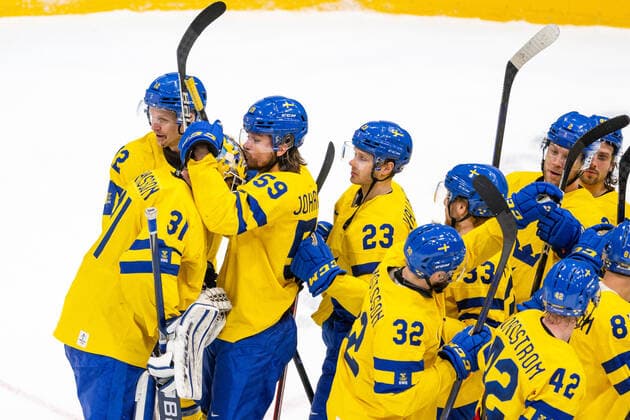 220216 Goaltender Lars Johansson and Linus Johansson of Sweden celebrate after the men?s Ice hockey, Eishockey quarterfinal between Sweden and Canada during day 12 of the 2022 Winter Olympics on February 16, 2022 in Beijing. Photo: Mathias Bergeld BILDBYRAN kod MB MT0326 ishockey ice hockey Olympic Games, Olympische Spiele, Olympia, OS olympics winter olympics os ol olympiska spel vinter-os olympiske leker peking peking 2022 beijing 2022 beijing 2022 olympic games beijing 2022 winter olympic games peking-os beijing-ol vinter-ol 12 bbeng kvartsfinal sverige kanada jubel Copyright: MATHIASxBERGELD BB220216MB100