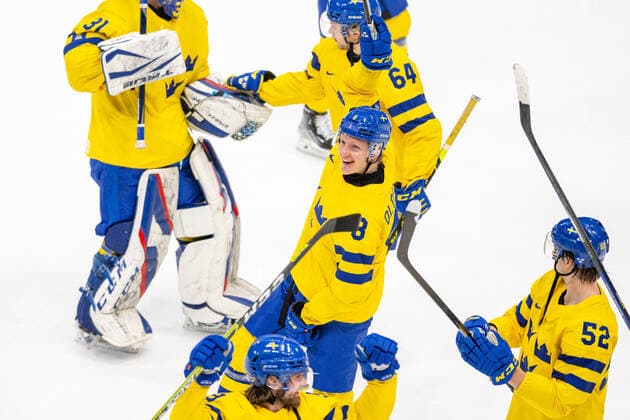220216 Fredrik Olofsson of Sweden celebrates after the men?s Ice hockey, Eishockey quarterfinal between Sweden and Canada during day 12 of the 2022 Winter Olympics on February 16, 2022 in Beijing. Photo: Mathias Bergeld BILDBYRAN kod MB MT0326 ishockey ice hockey Olympic Games, Olympische Spiele, Olympia, OS olympics winter olympics os ol olympiska spel vinter-os olympiske leker peking peking 2022 beijing 2022 beijing 2022 olympic games beijing 2022 winter olympic games peking-os beijing-ol vinter-ol 12 bbeng kvartsfinal sverige kanada jubel Copyright: MATHIASxBERGELD BB220216MB102