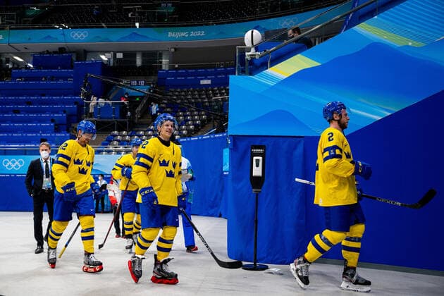 220216 Max Friberg and Christian Folin of Sweden celebrate after the men?s Ice hockey, Eishockey quarterfinal between Sweden and Canada during day 12 of the 2022 Winter Olympics on February 16, 2022 in Beijing. Photo: Mathias Bergeld BILDBYRAN kod MB MT0326 ishockey ice hockey Olympic Games, Olympische Spiele, Olympia, OS olympics winter olympics os ol olympiska spel vinter-os olympiske leker peking peking 2022 beijing 2022 beijing 2022 olympic games beijing 2022 winter olympic games peking-os beijing-ol vinter-ol 12 bbeng kvartsfinal sverige kanada jubel Copyright: MATHIASxBERGELD BB220216MB105