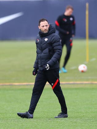 Europa League RB Leipzig - Training 16.12.2022 Leipzig, 16.02.2022, RBL Trainingszentrum, Europa League , RB Leipzig Abschlusstraining am Vortag von RBL v. Real San Sebastian , Im Bild: Trainer Domenico Tedesco (RB Leipzig) ,