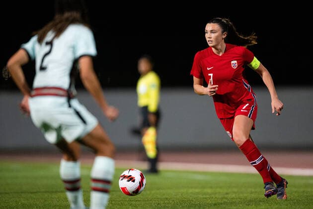 220216 Ingrid Syrstad Engen of Norway during the Algarve Cup football match between Portugal and Norway on February 16, 2022 in Lagos. Photo: Ludvig Thunman BILDBYRAN kod LT LT0277 fotboll football soccer fotball algarve cup portugal norge norway dam women s women bbeng Copyright: LUDVIGxTHUNMAN BB220216LT113