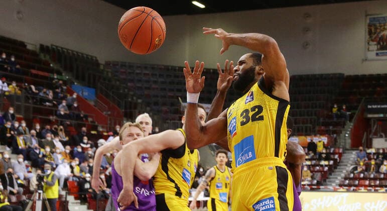 Ludwigsburg , Basketball easycredit BBL Bundesliga . MHP Riesen Ludwigsburg vs. BG Göttingen , Tekele Cotton ( Riesen )