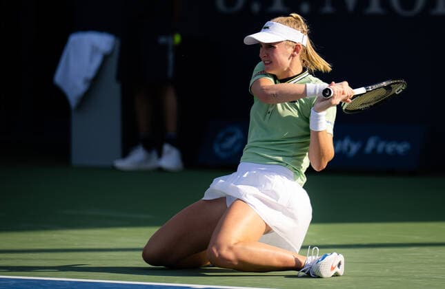 February 16, 2022, DUBAI, UNITED ARAB EMIRATES: Jil Teichmann of Switzerland in action during the second round of the 2022 Dubai Duty Free Tennis Championships WTA, Tennis Damen 1000 tennis tournament against Elina Svitolina of Ukraine DUBAI UNITED ARAB EMIRATES - ZUMAa181 20220216_zaa_a181_035 Copyright: xRobxPrangex