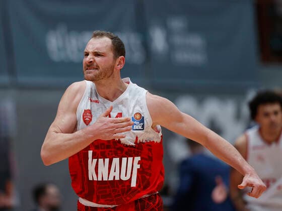16.02.2022, Basketball, BBL, Hauptrunde, s.Oliver Wuerzburg - Telekom Baskets Bonn, GER, Wuerzburg, tectake Arena Bild: v. li. Felix Hoffmann (s.Oliver Wuerzburg) Copyright: HMBxMedia xHeikoxBecker