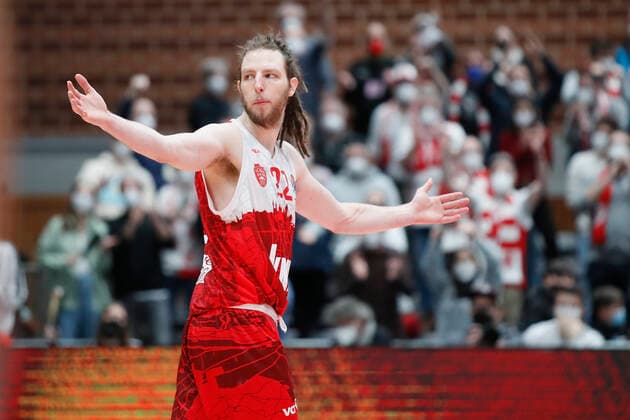 16.02.2022, s.Oliver Wuerzburg vs. Telekom Baskets Bonn, easyCredit BBL, 22. Spieltag, GER, Wuerzburg, tectake-Arena, Bild: Jubel bei Craig Moller (s.Oliver Wuerzburg) Copyright: HMBxMedia xJulienxBecker
