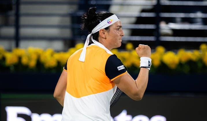 February 16, 2022, DUBAI, UNITED ARAB EMIRATES: Ons Jabeur of Tunisia in action during the second round of the 2022 Dubai Duty Free Tennis Championships WTA, Tennis Damen 1000 tennis tournament against Jessica Pegula of the United States DUBAI UNITED ARAB EMIRATES - ZUMAa181 20220216_zaa_a181_088 Copyright: xRobxPrangex