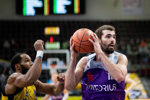 Harper Kamp (BG Goettingen) am Ball, MHP Riesen Ludwigsburg vs. BG Goettingen, easycredit Basketball Bundesliga, 22. Spieltag, 16.02.2022, Spielzeit 2021 2022 MHP Riesen Ludwigsburg vs. BG Goettingen, easycredit Basketball Bundesliga, 22. Spieltag, 16.02.2022, Spielzeit 2021 2022 Copyright: xEibner Memmlerx EP_MMR