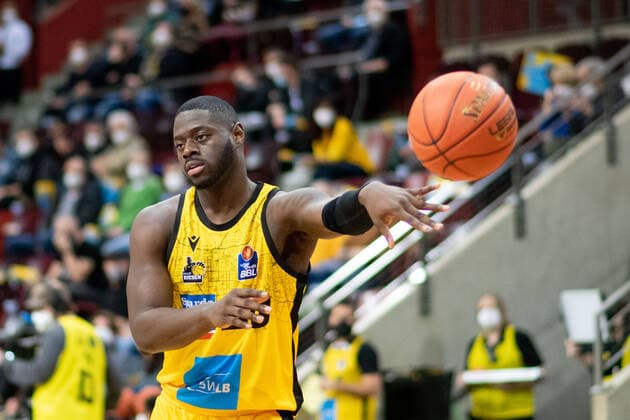 Rawle Alkins (MHP Riesen Ludwigsburg) am Ball, MHP Riesen Ludwigsburg vs. BG Goettingen, easycredit Basketball Bundesliga, 22. Spieltag, 16.02.2022, Spielzeit 2021 2022 MHP Riesen Ludwigsburg vs. BG Goettingen, easycredit Basketball Bundesliga, 22. Spieltag, 16.02.2022, Spielzeit 2021 2022 Copyright: xEibner Memmlerx EP_MMR
