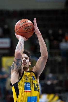 Jonah Radebaugh (MHP Riesen Ludwigsburg) beim Freiwurf, MHP Riesen Ludwigsburg vs. BG Goettingen, easycredit Basketball Bundesliga, 22. Spieltag, 16.02.2022, Spielzeit 2021 2022 MHP Riesen Ludwigsburg vs. BG Goettingen, easycredit Basketball Bundesliga, 22. Spieltag, 16.02.2022, Spielzeit 2021 2022 Copyright: xEibner Memmlerx EP_MMR