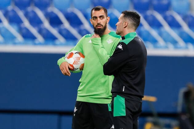 Zenit V Betis: Play-off - UEFA Europa League Borja Iglesias (L) of Real Betis during training session on the eve of the UEFA Europa League play-off first leg match between Zenit St. Petersburg and Real Betis on February 16, 2022 at Gazprom Arena in Saint Petersburg, Russia. Saint Petersburg Russia  Copyright: xMikexKireevx originalFilename:kireev-zenitvbe220216_npbEH.jpg