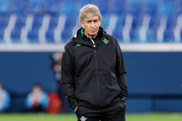 Zenit V Betis: Play-off - UEFA Europa League Real Betis head coach Manuel Pellegrini looks on during training session on the eve of the UEFA Europa League play-off first leg match between Zenit St. Petersburg and Real Betis on February 16, 2022 at Gazprom Arena in Saint Petersburg, Russia. Saint Petersburg Russia  Copyright: xMikexKireevx originalFilename:kireev-zenitvbe220216_npvu1.jpg