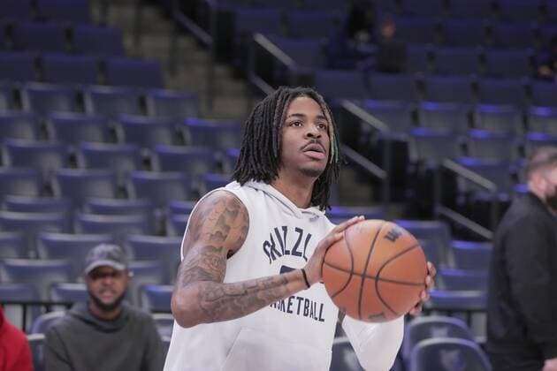Memphis Grizzlies Ja Morant warms up before the first half of the NBA, Basketball Herren, USA game against the Portland Trailblazers at the FedEx Forum in Memphis, Tennessee, USA, 16 February 2022. Portland Trailblazers at Memphis Grizzlies !ACHTUNG: NUR REDAKTIONELLE NUTZUNG!  Copyright: xKARENxPULFERxFOCHTx AME6383 20220217-42f51fffff3ca29cbcdf0d11db1f89e645396b90