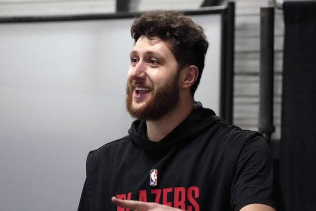 Jusuf Nurkic of the Portland Trailblazers warms up before the first half of the NBA, Basketball Herren, USA game against the Memphis Grizzlies at the FedEx Forum in Memphis, Tennessee, USA, 16 February 2022. Portland Trailblazers at Memphis Grizzlies !ACHTUNG: NUR REDAKTIONELLE NUTZUNG!  Copyright: xKARENxPULFERxFOCHTx AME6382 20220217-16240d35a6799f2adf1249963be64af4f80e612d