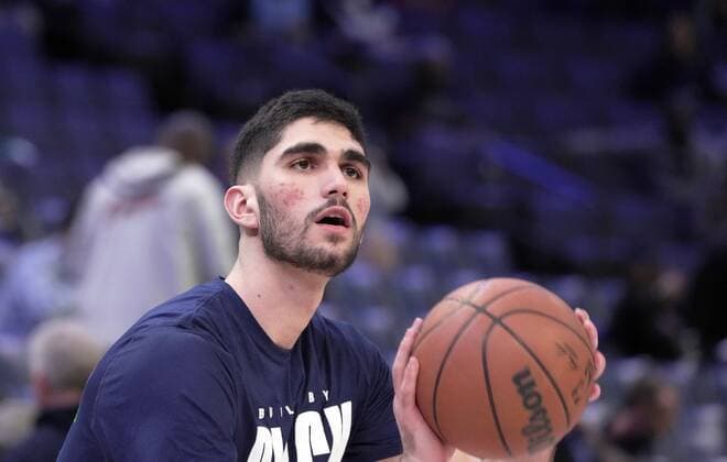 Memphis Grizzlies Santi Aldama (7) warms up before the first half of an NBA, Basketball Herren, USA game at FedEx Forum in Memphis, Tennessee, USA, 16, February 2022. Portland Trailblazers at Memphis Grizzlies !ACHTUNG: NUR REDAKTIONELLE NUTZUNG!  Copyright: xKARENxPULFERxFOCHTx AME6412 20220217-0f4a654f715aa0d65d64c0b5184d112b716e02e2