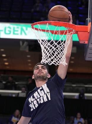 Memphis Grizzlies Santi Aldama (7) warms up before the first half of an NBA, Basketball Herren, USA game at FedEx Forum in Memphis, Tennessee, USA, 16, February 2022. Portland Trailblazers at Memphis Grizzlies !ACHTUNG: NUR REDAKTIONELLE NUTZUNG!  Copyright: xKARENxPULFERxFOCHTx AME6411 20220217-4f334f3b9699304cc28d36d57f3a1e52efdd4cb1