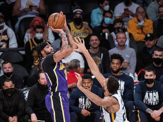 Anthony Davis 3 of the Los Angeles Lakers puts up a shot over Rudy Gobert 27 of the Utah Jazz during the NBA, Basketball Herren, USA game between Los Angeles Lakers and Utah Jazz, at Crypto.com Arena in Los Angeles, California, United States, 16 February 2022. Los Angeles Lakers vs. Utah Jazz !ACHTUNG: NUR REDAKTIONELLE NUTZUNG!  Copyright: xJavierxRojasx AME6435 20220217-007e77aa01c51baad4997ecc2ce2d887f5a19ea5